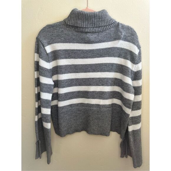 Coco & Shay Gray and White Stripe Turtleneck Size Large - Picture 4 of 4